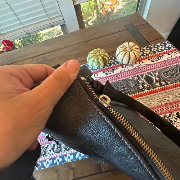 Dooney & Bourke Black Pebbled Leather Shoulder Bag w Front Pockets, Fair Cond - Picture 9 of 14